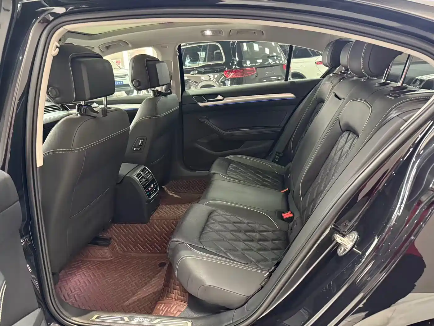 VOLKSWAGEN MAGOTAN GTE PLUG IN HYBRID