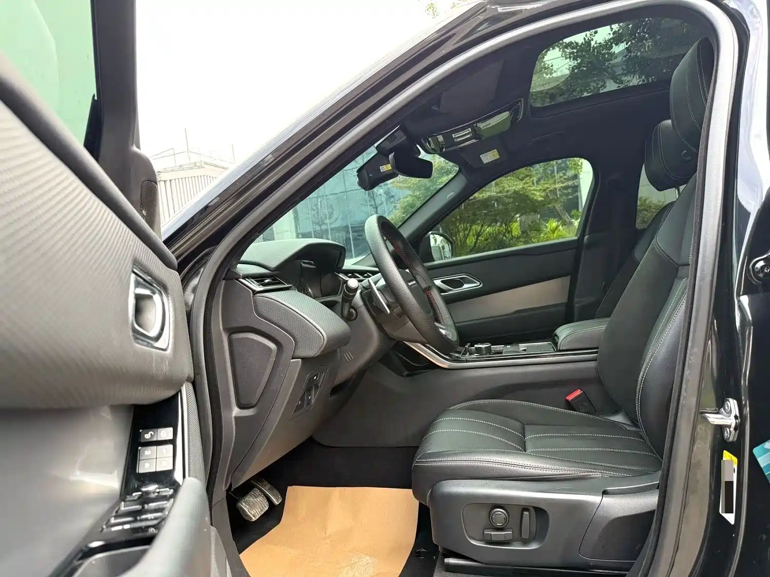 صورة 8 - Land Rover Range Rover Velar