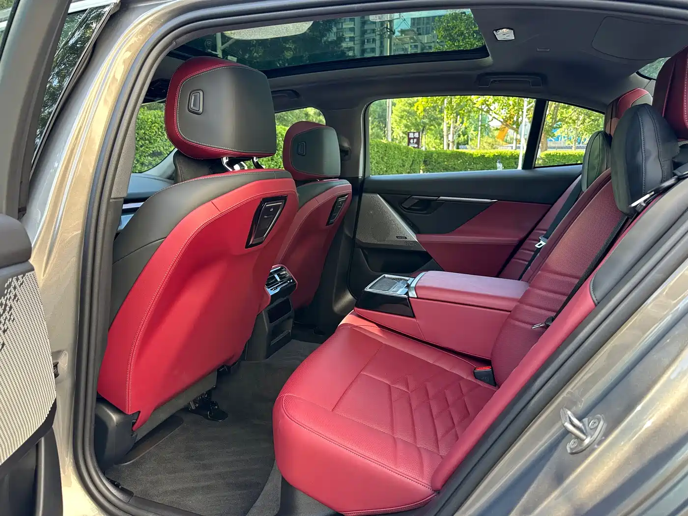 BMW i5 2024 2024 eDrive 35L Premium Model M Sport Package