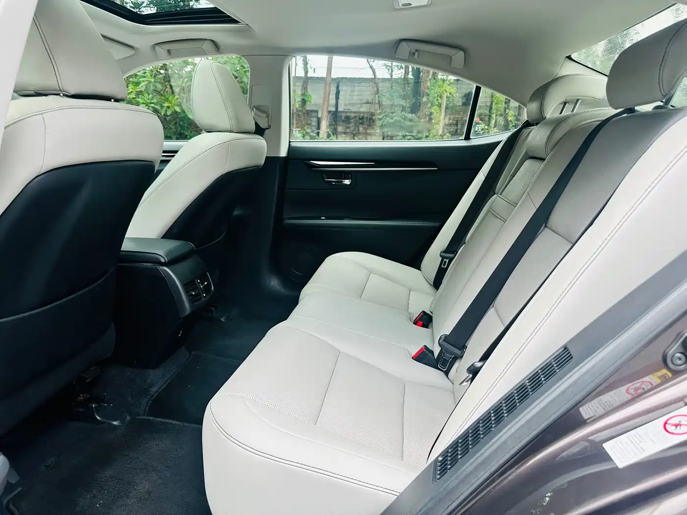 Lexus ES 2014 300h Elite Edition фото 16