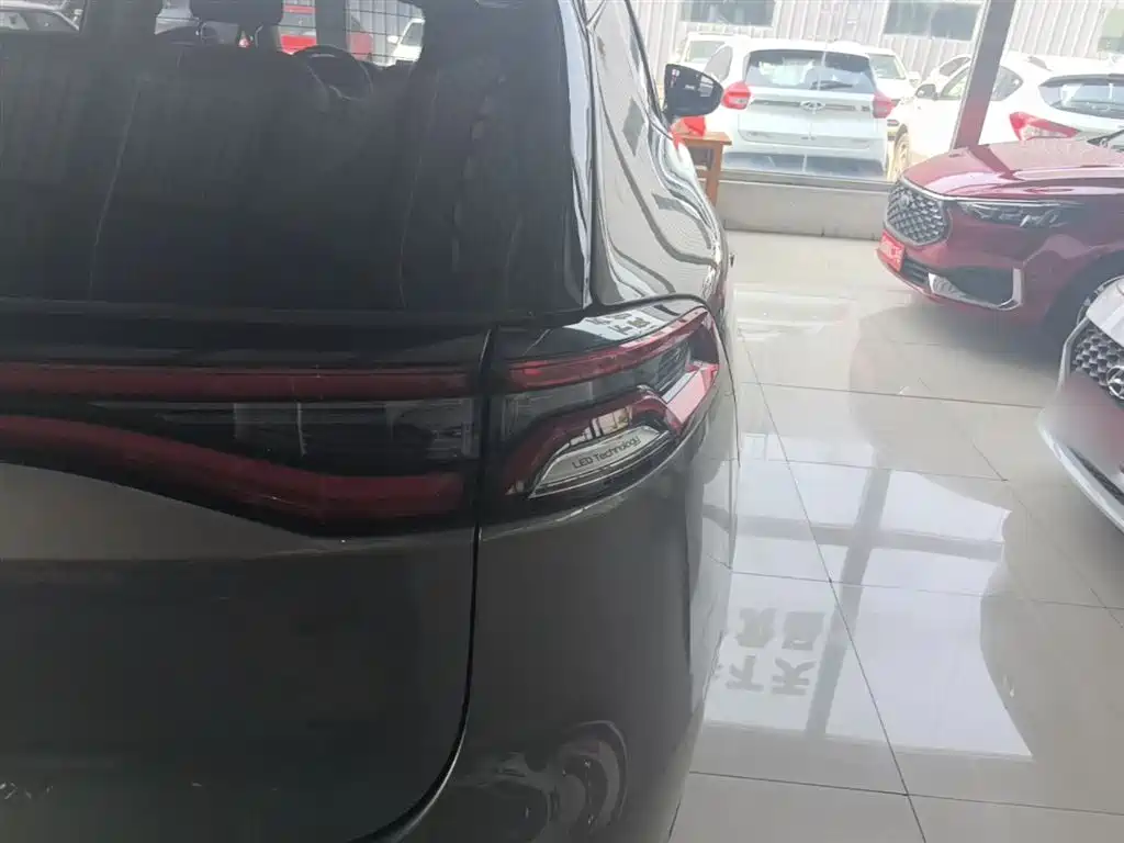 BYD Tang 2018 2.0T Automatic Smart Connection Delight Edition 7-Seater China V фото 8