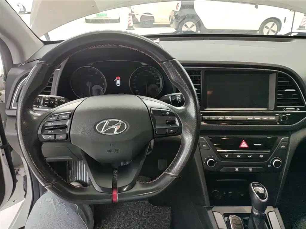 Hyundai Elantra 2016 1.4T DCT Dynamic·Vitality фото 10