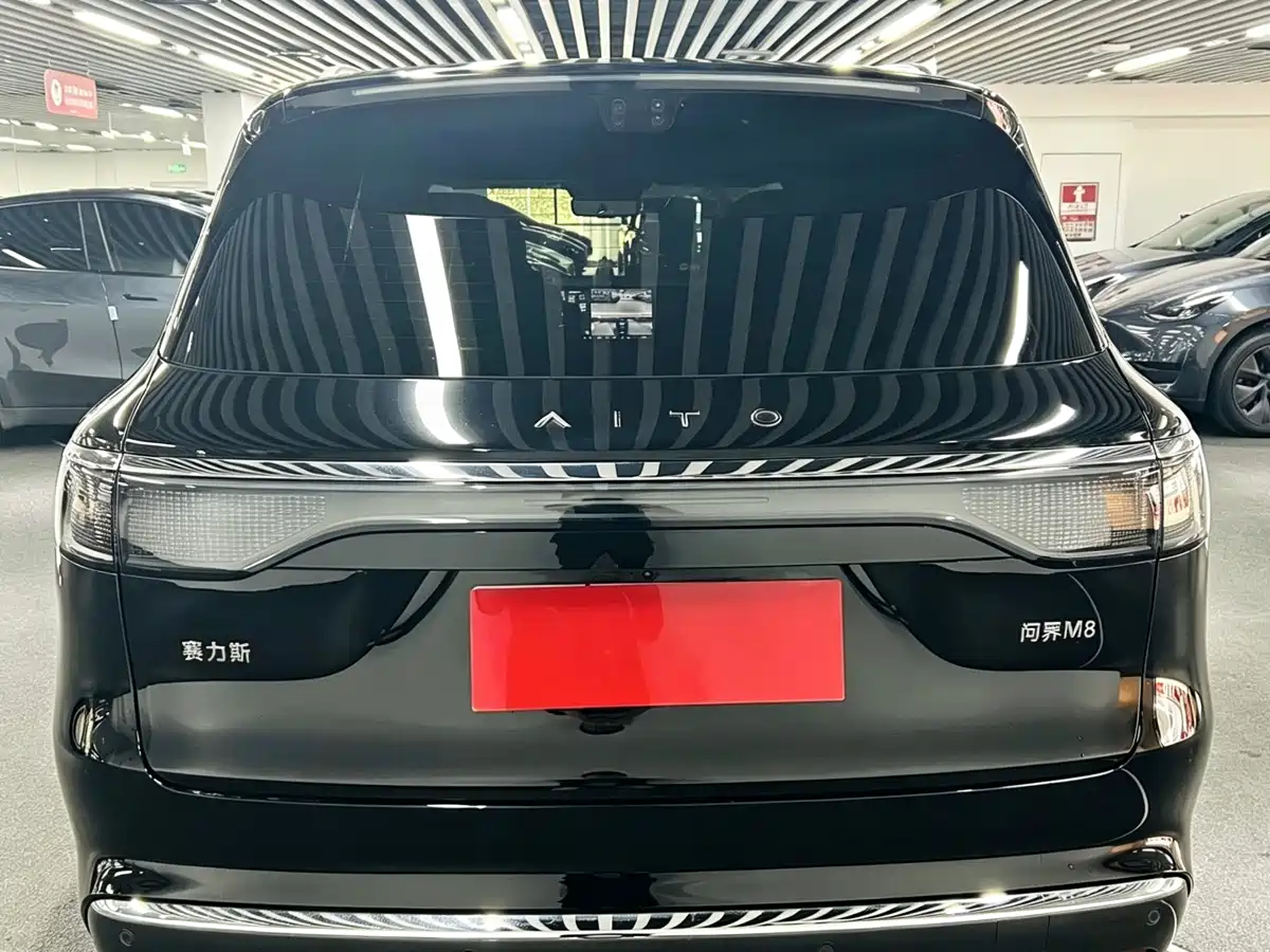 AITO Wenjie AITO M8 2025 Model Extended Range Max+ Edition 53.4kWh 6-Seater фото 5
