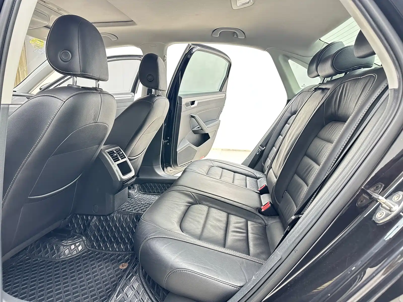 Фото 9 - Volkswagen Passat
