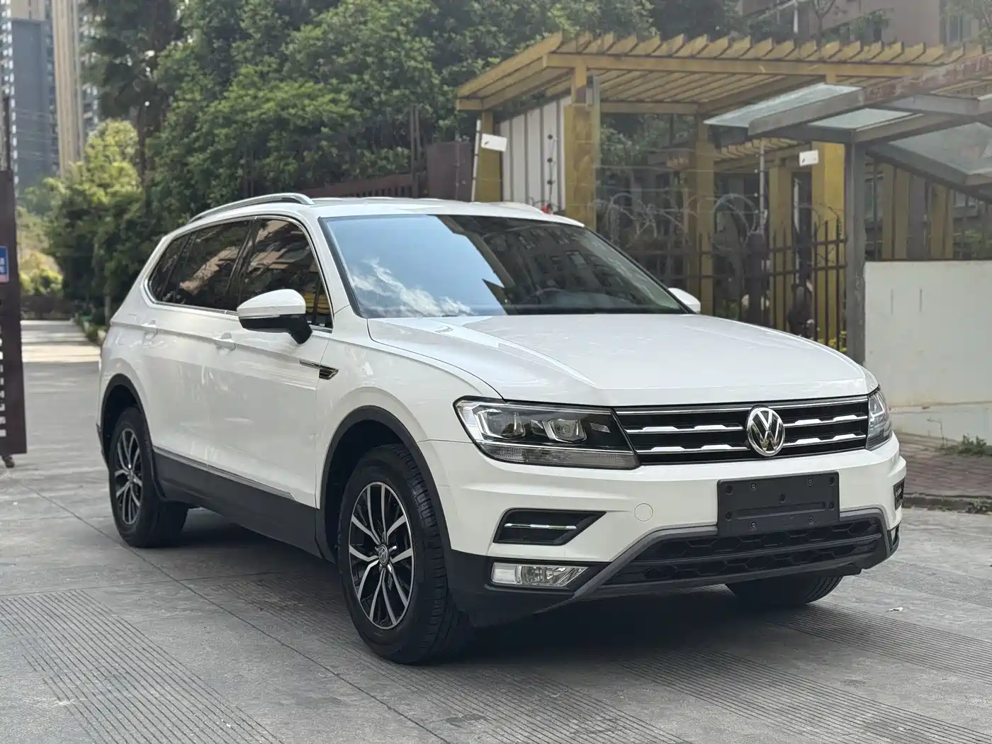 Volkswagen Tiguan L 2018 330TSI Automatic 2WD Comfort Edition фото 3