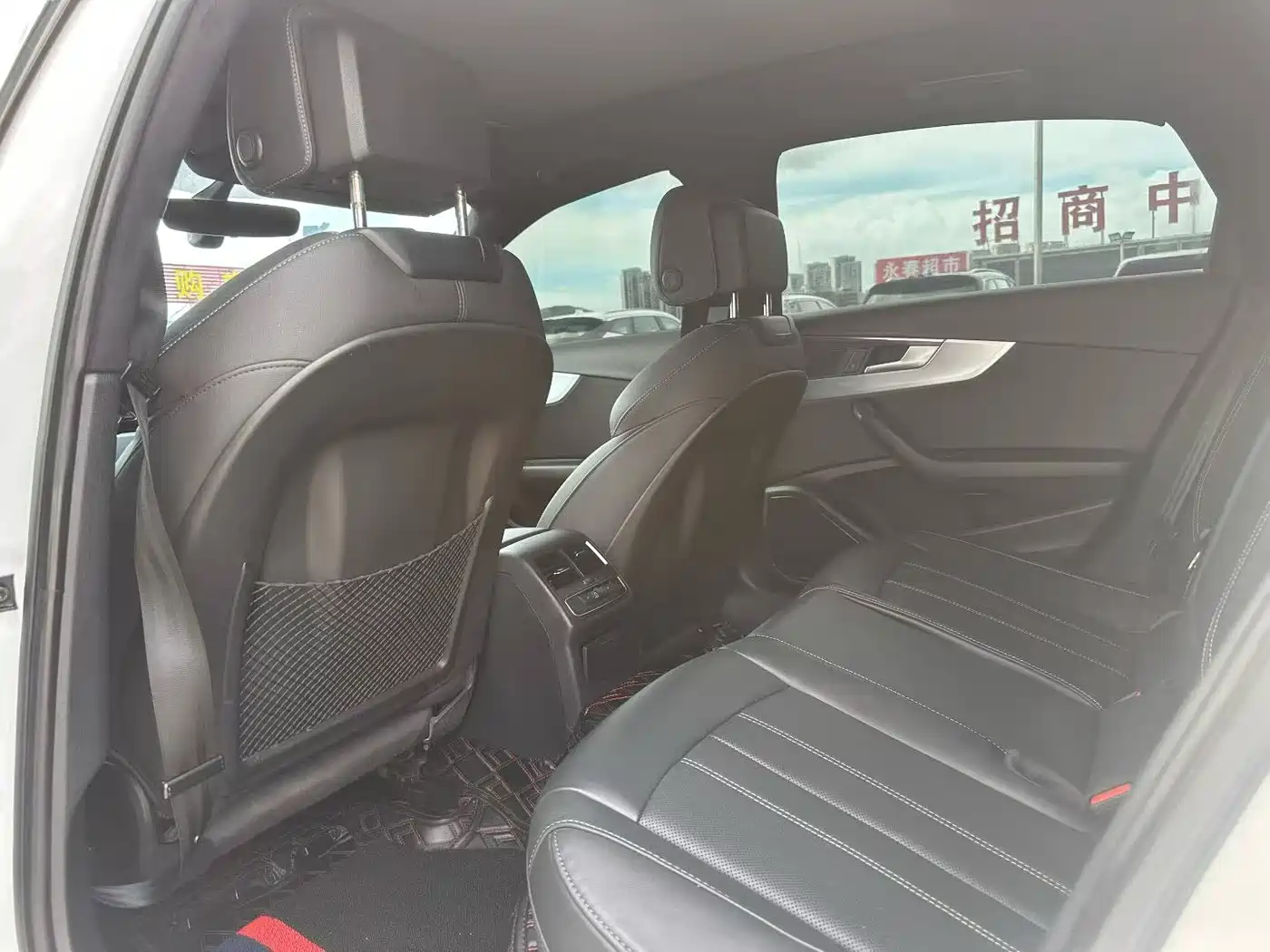 Фото 6 - Audi A4L