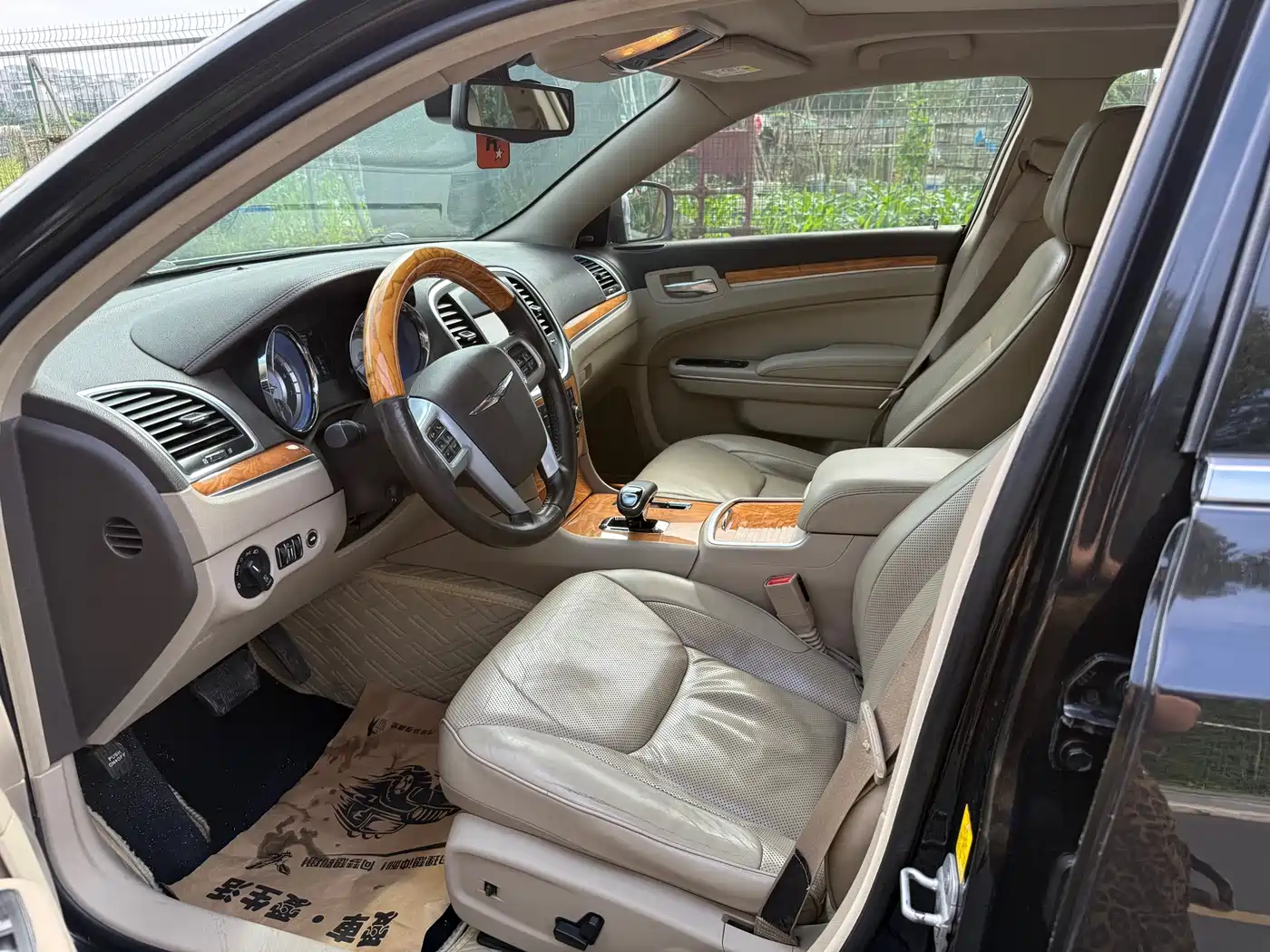 Chrysler 300C (Import) 2014 2013 Model 3.6L Premium Comfort Edition