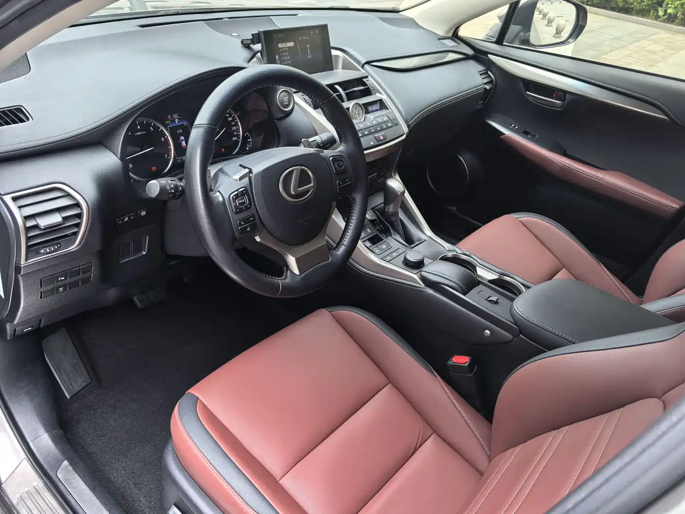Lexus NX 2015 200t AWD F Sport фото 19