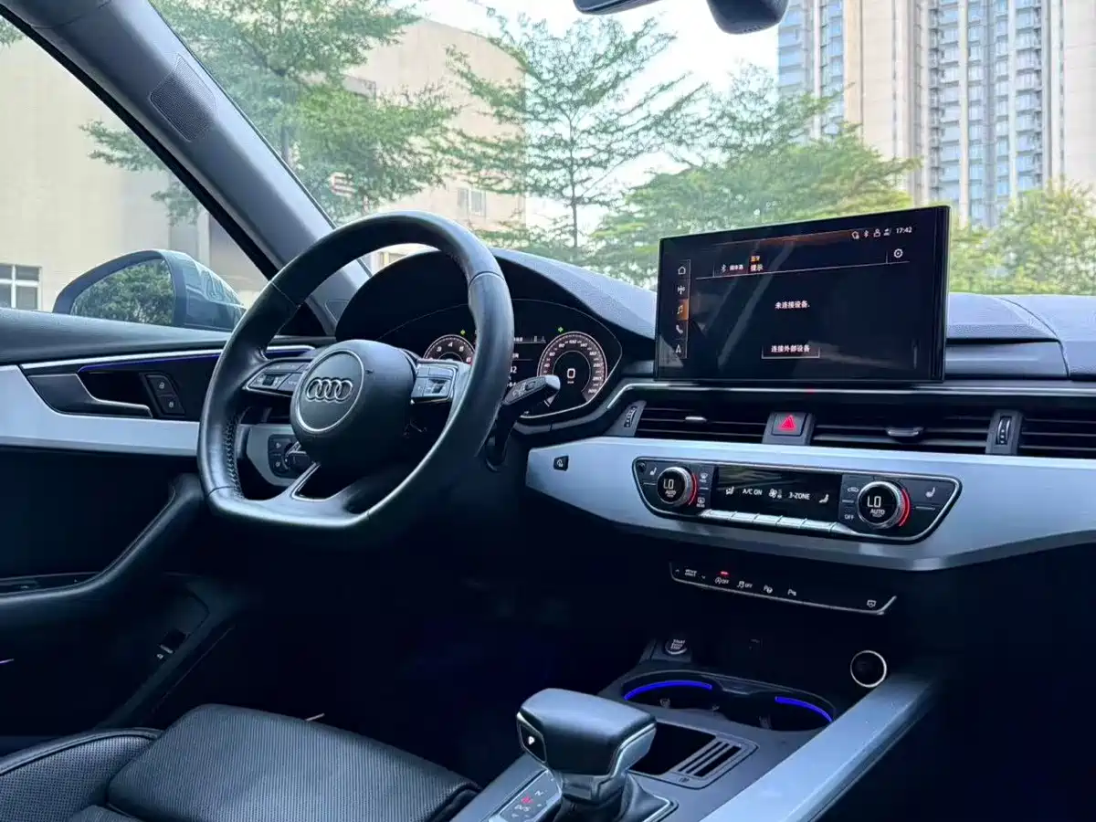 Фото 5 - Audi A4L
