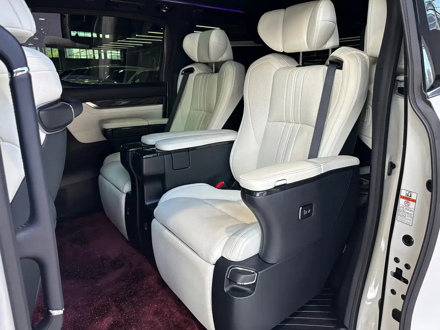 Lexus LM 2021 2020 300h Seven-Seater Elegance Edition