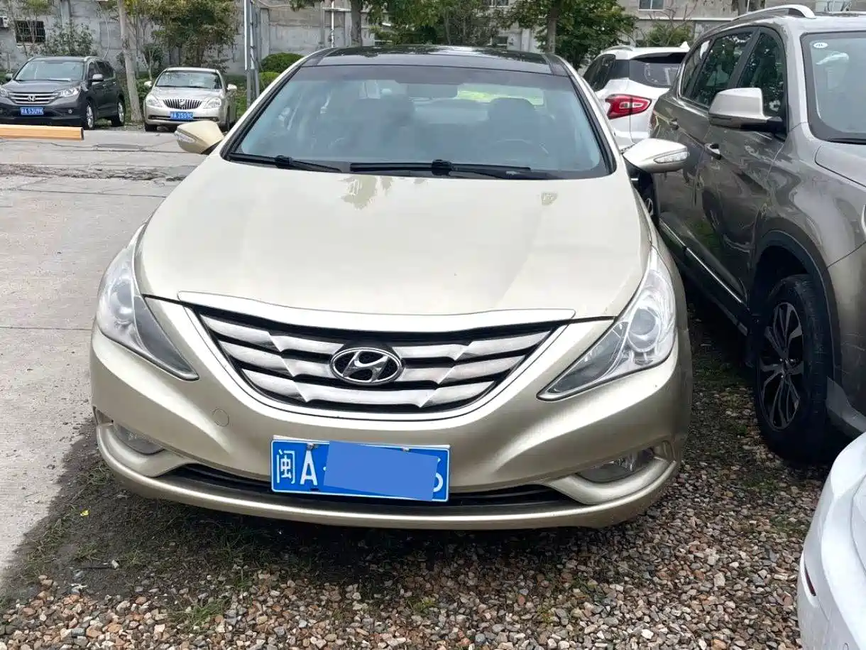 Hyundai Sonata 2013 2.0L Automatic Premium Edition фото 2
