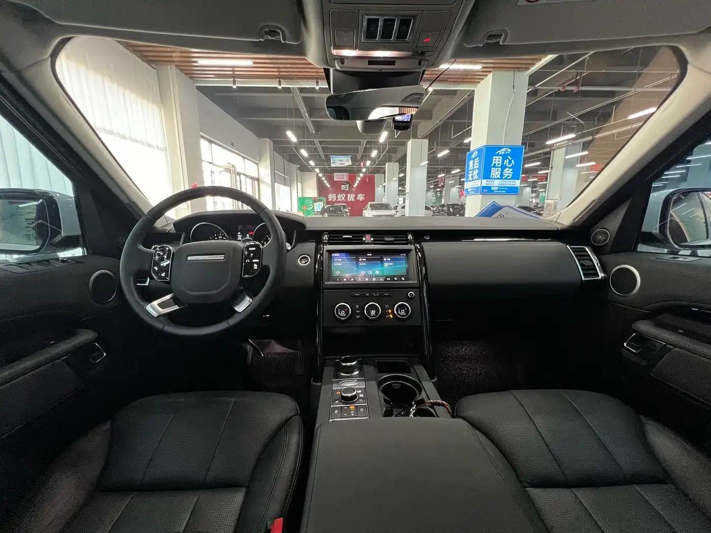 Land Rover Discovery 2019 3.0 SC V6 SE фото 13