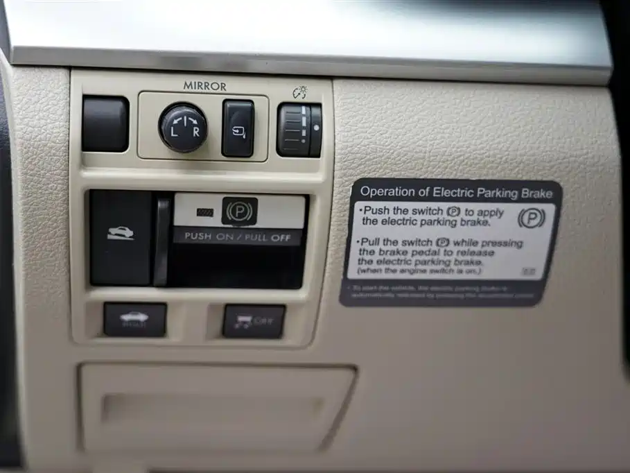 Subaru Legacy 2010 Model 2.0i Luxury фото 34