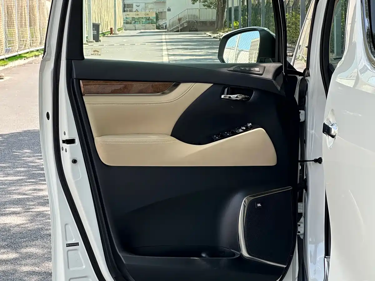 Toyota Alphard 2018 3.5L Premium фото 24