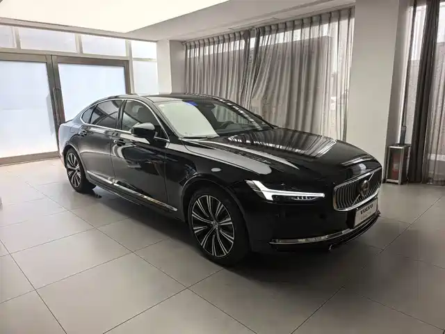 Volvo S90 2025 B5 Zhiyuan Luxury Edition — фото 3