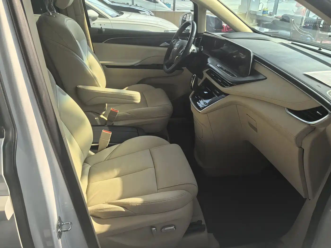 Buick GL8 2023 ES Landmaster Exclusive фото 10