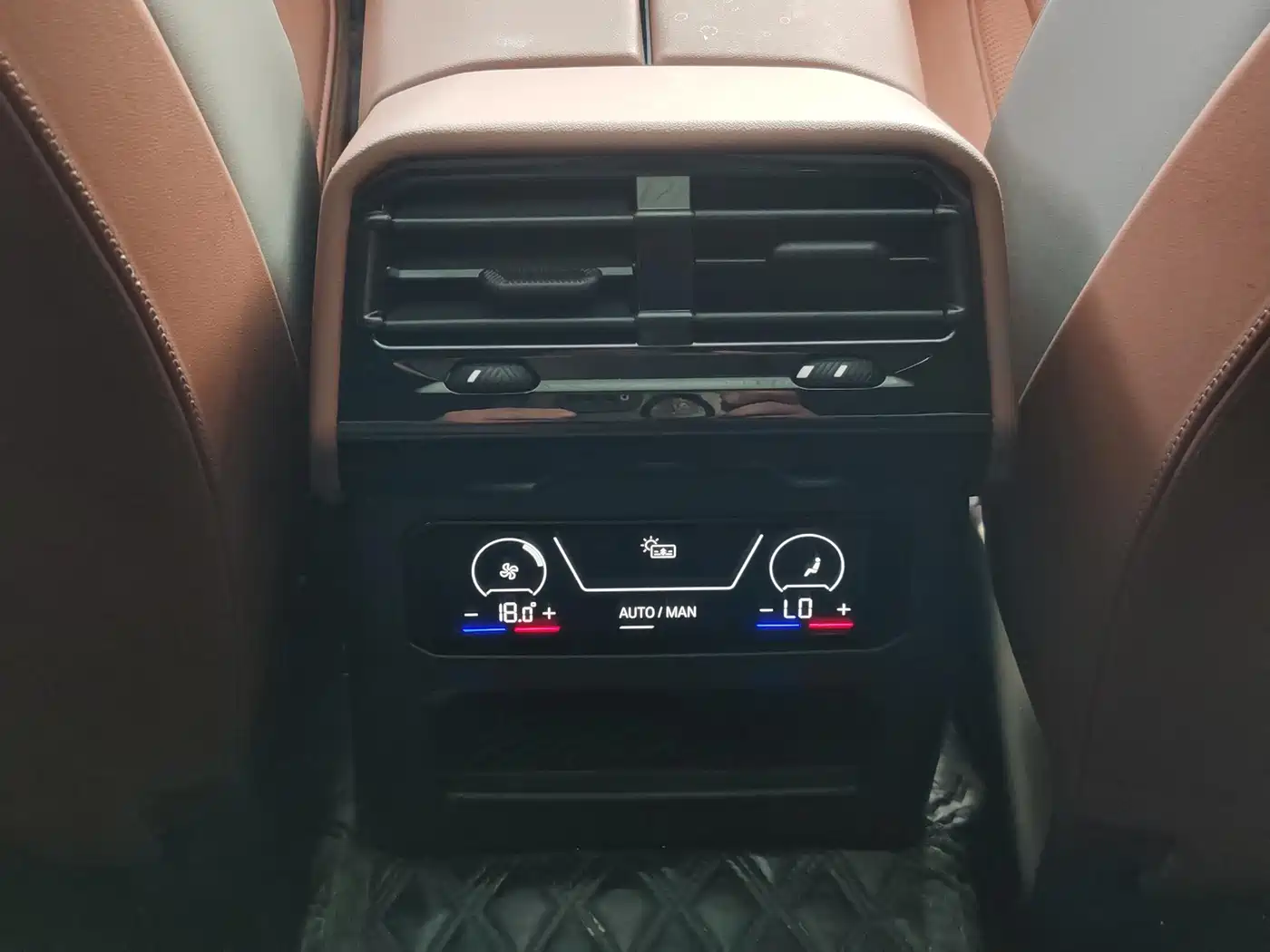 BMW 5 Series 2024 530Li Premium M Sport Package фото 10