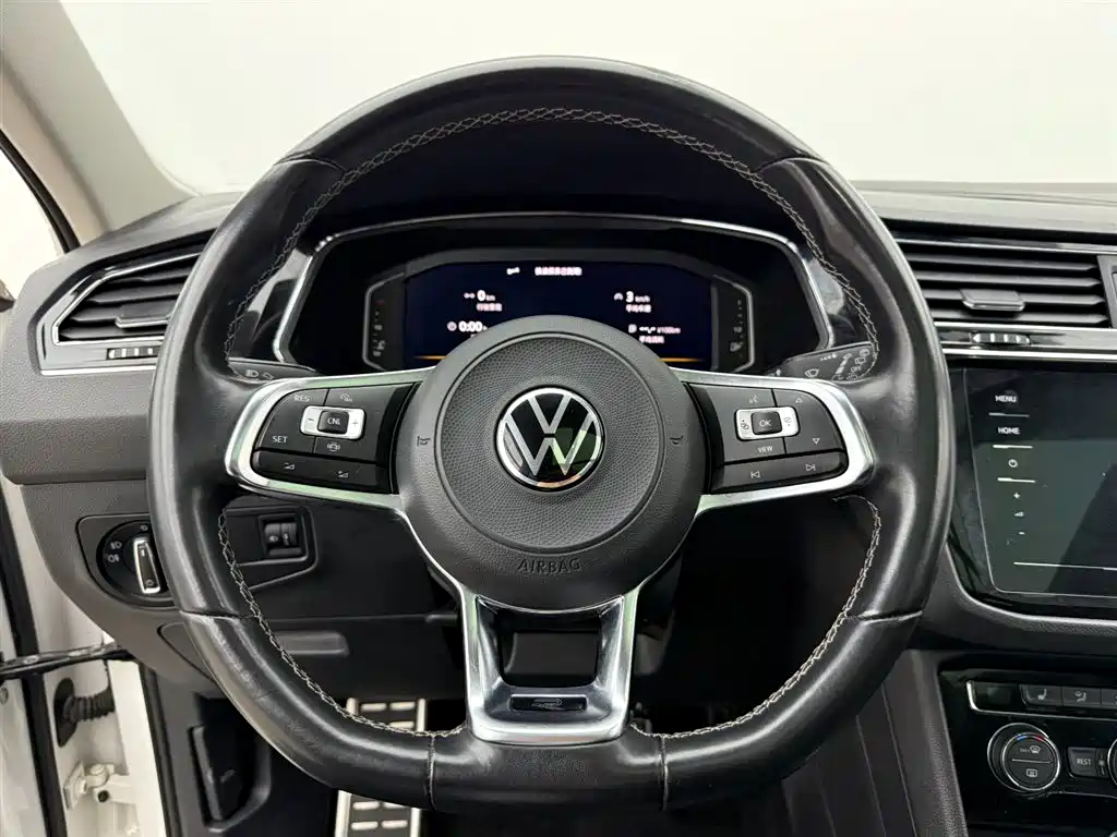 Volkswagen Tiguan L 2021 330TSI Automatic 2WD R-Line Premium фото 9