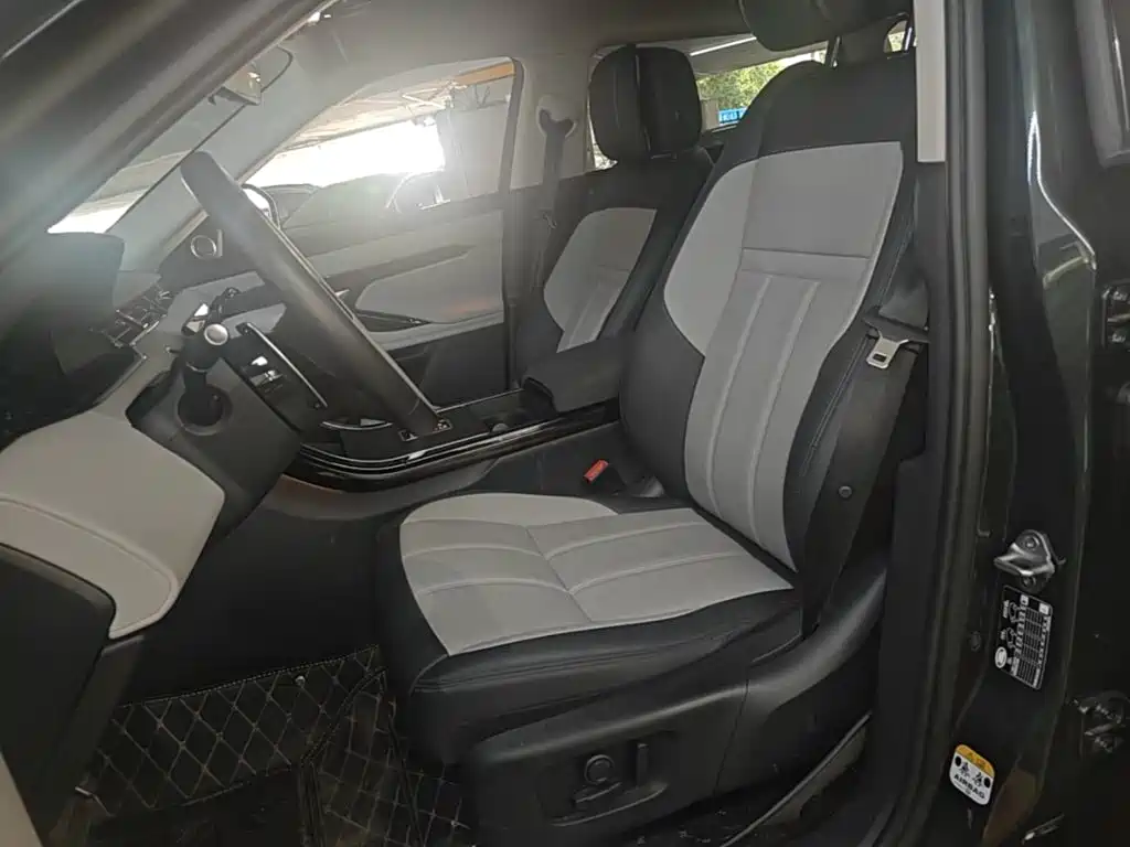 Land Rover Range Rover Evoque 2026 2024 Range Rover Evoque L 249PS Light Master Edition