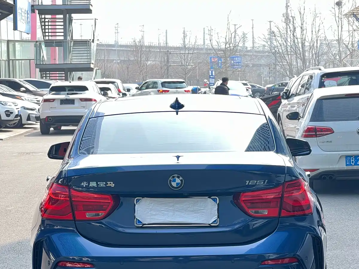 BMW 1 Series 2021 125i M Sport Black Night Edition фото 5