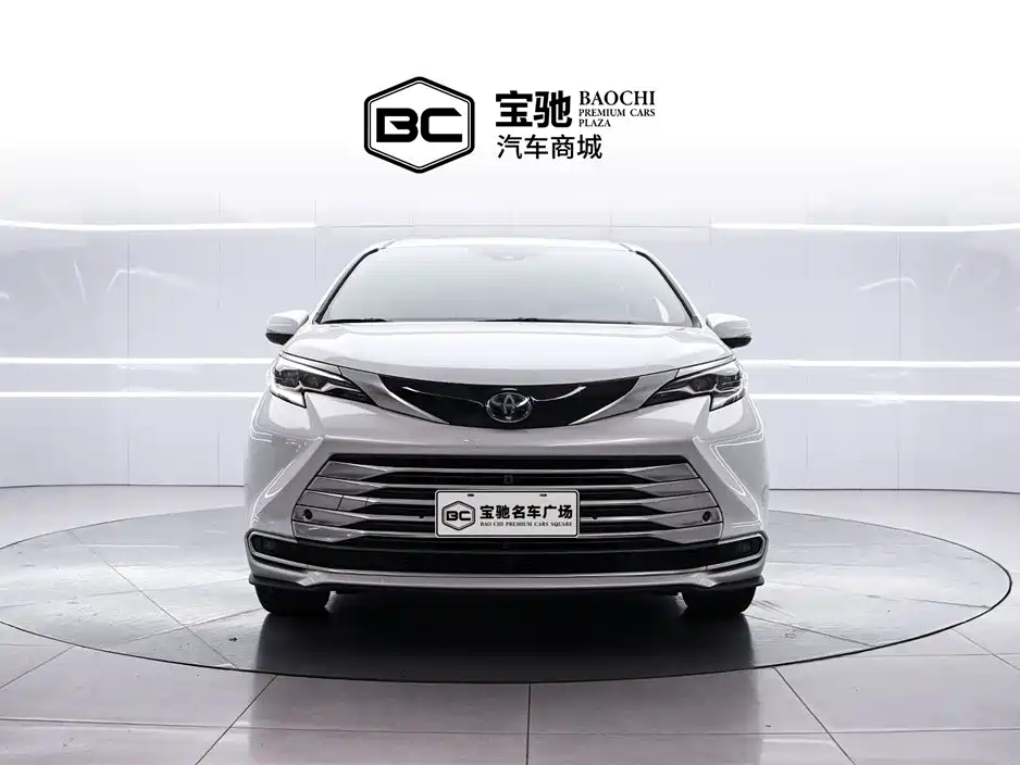 Toyota Sienna 2021 2.5L Hybrid Platinum Edition фото 2