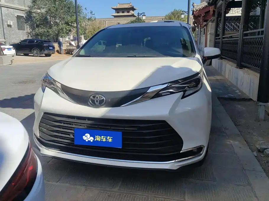 Фото 2 - Toyota Sienna