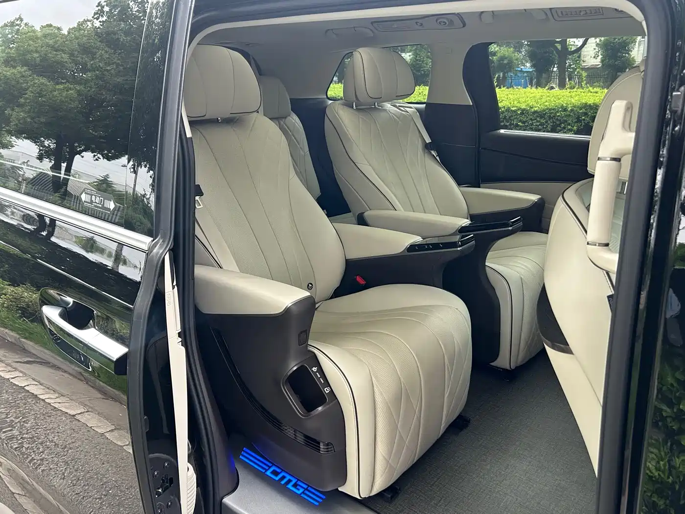 Denza D9 2024 DM-i 980 AWD Prestige фото 4