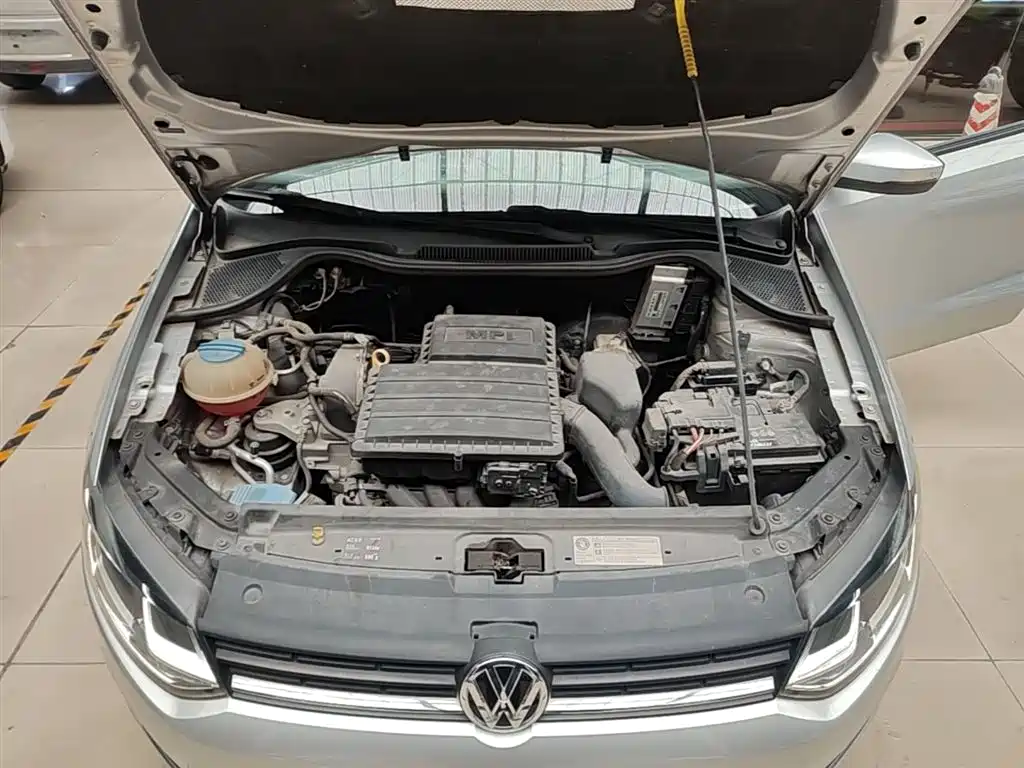Volkswagen Polo 2014 1.4L Automatic Comfort Edition фото 20