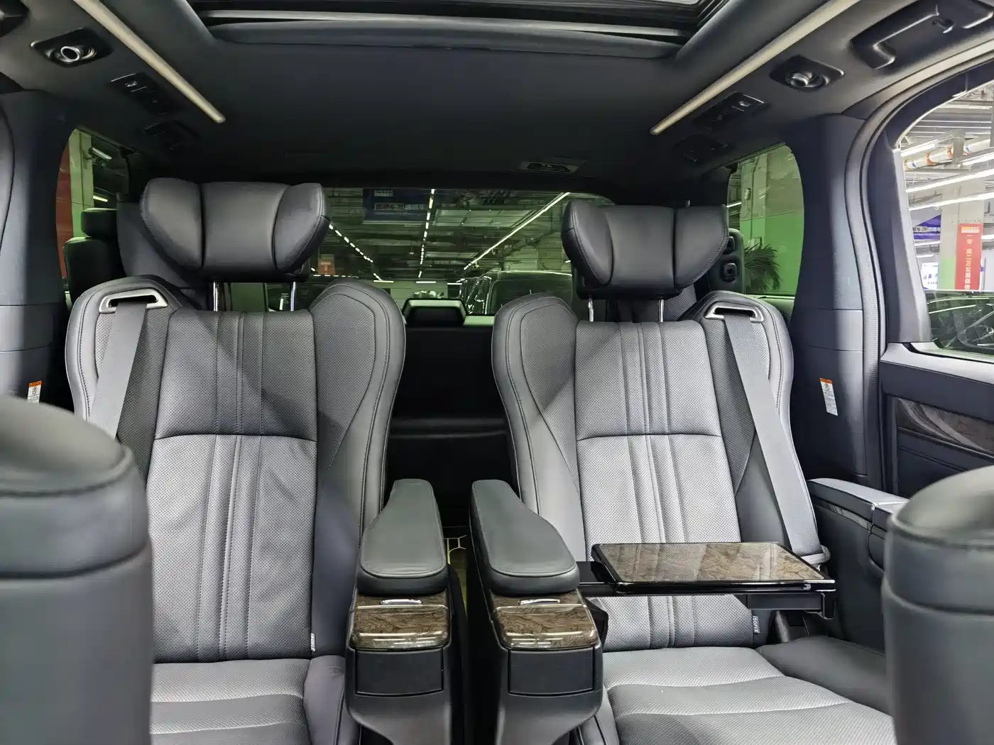 Toyota Vellfire 2021 Crown Hybrid 2.5L HV Premium Edition фото 11
