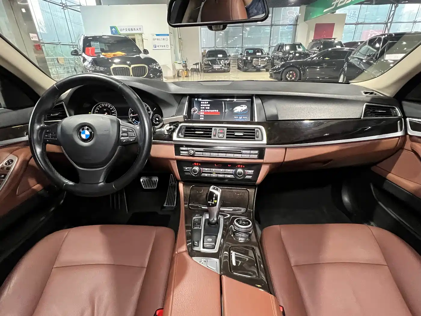 BMW 5 Series 2017 525Li Leading Edition фото 18