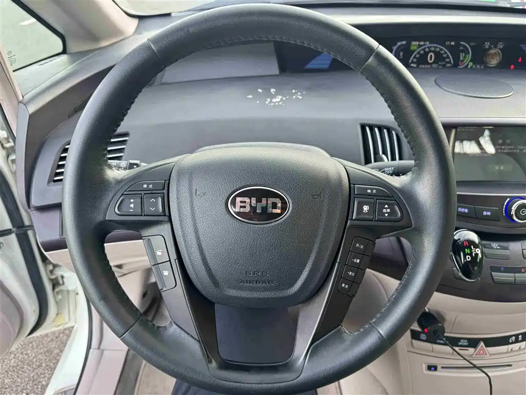 BYD E6