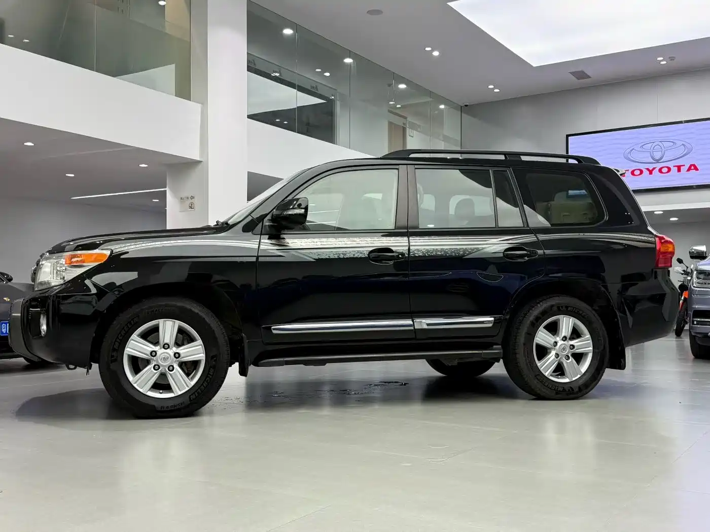 Toyota Land Cruiser 2012 4.6L Automatic VX-R фото 3