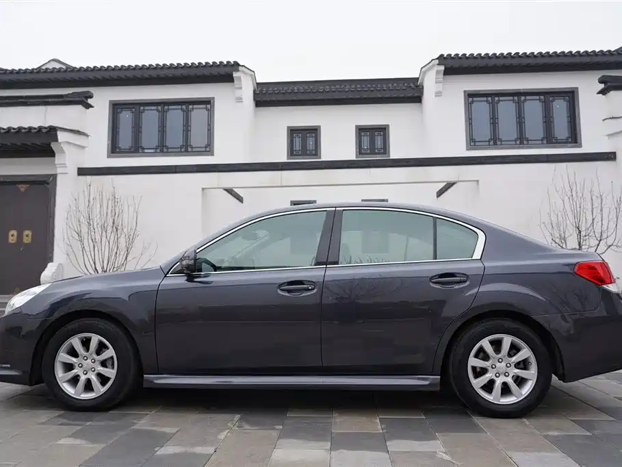 Subaru Legacy 2010 Model 2.0i Luxury фото 7