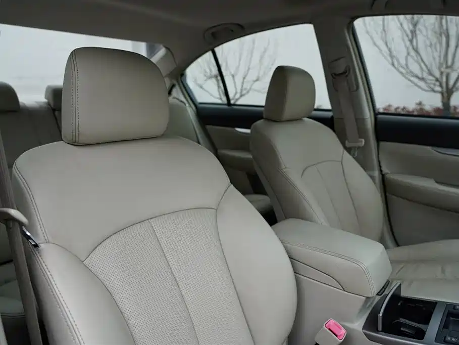Subaru Legacy 2010 Model 2.0i Luxury фото 24