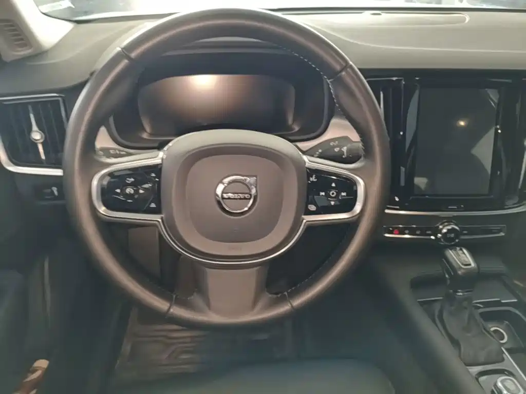 Фото 11 - Volvo S90