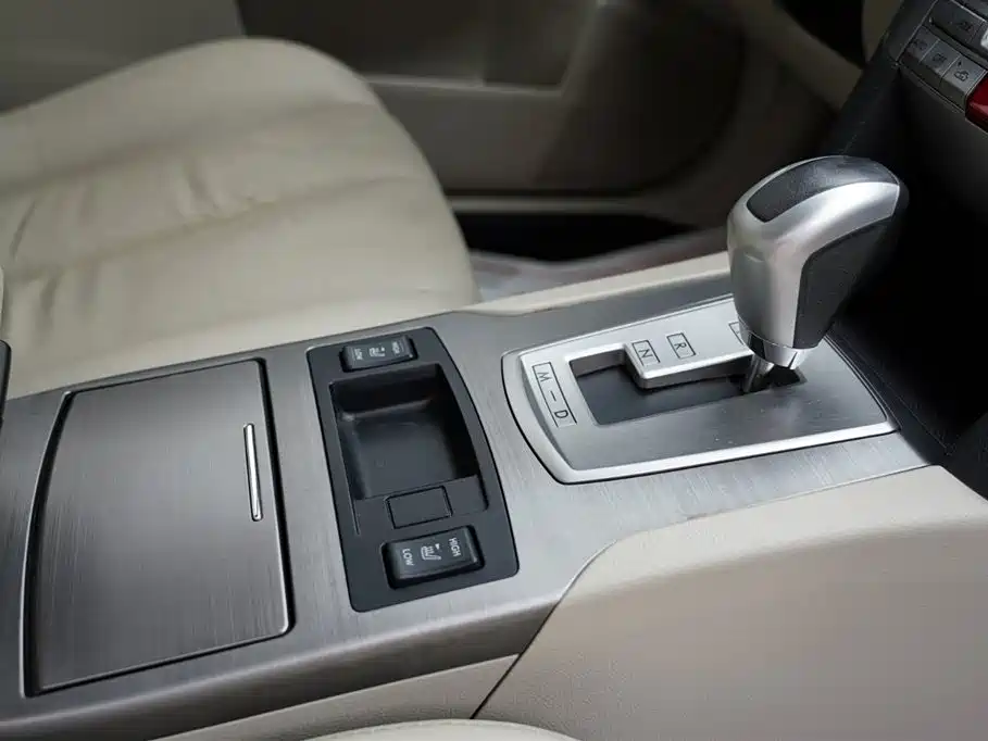 Subaru Legacy 2010 Model 2.0i Luxury фото 25