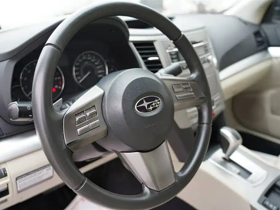 Subaru Legacy 2010 Model 2.0i Luxury фото 35