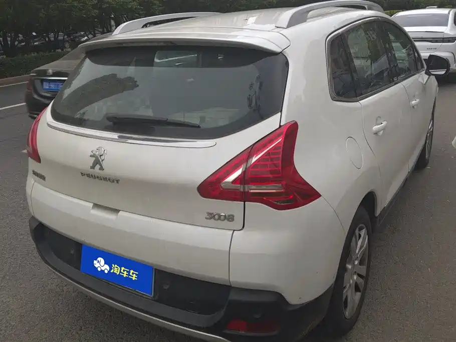 Peugeot 3008 2015 2.0L Automatic Classic Edition фото 3