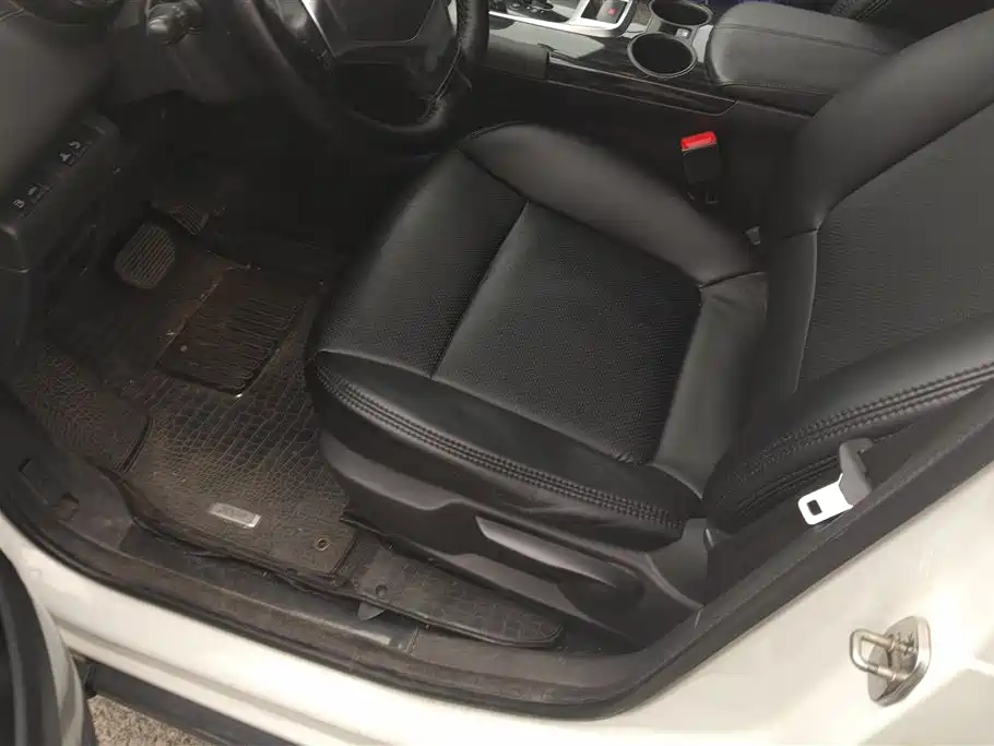 Peugeot 3008 2015 2.0L Automatic Classic Edition фото 9