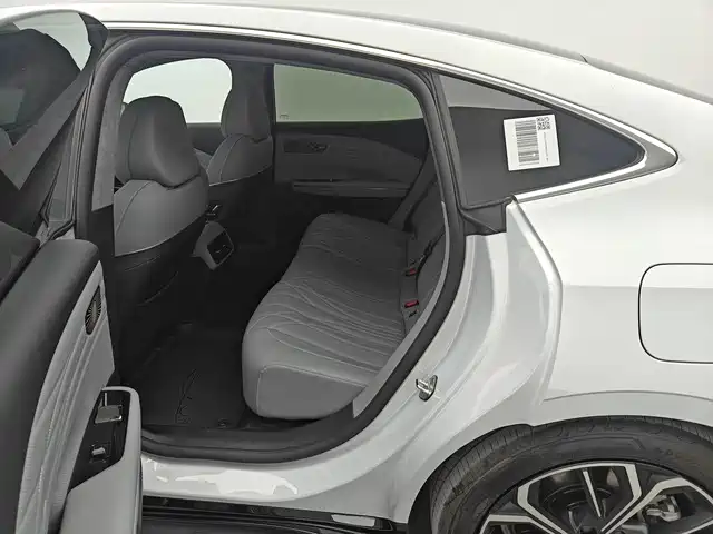 Geely Galaxy Galaxy E8 2025 700km Long Voyage Smart Drive Edition фото 12