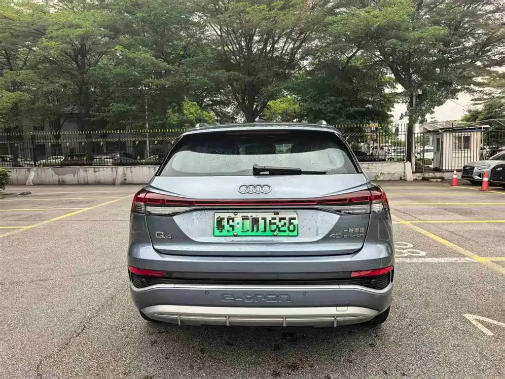 AUDI Q4 E TRON