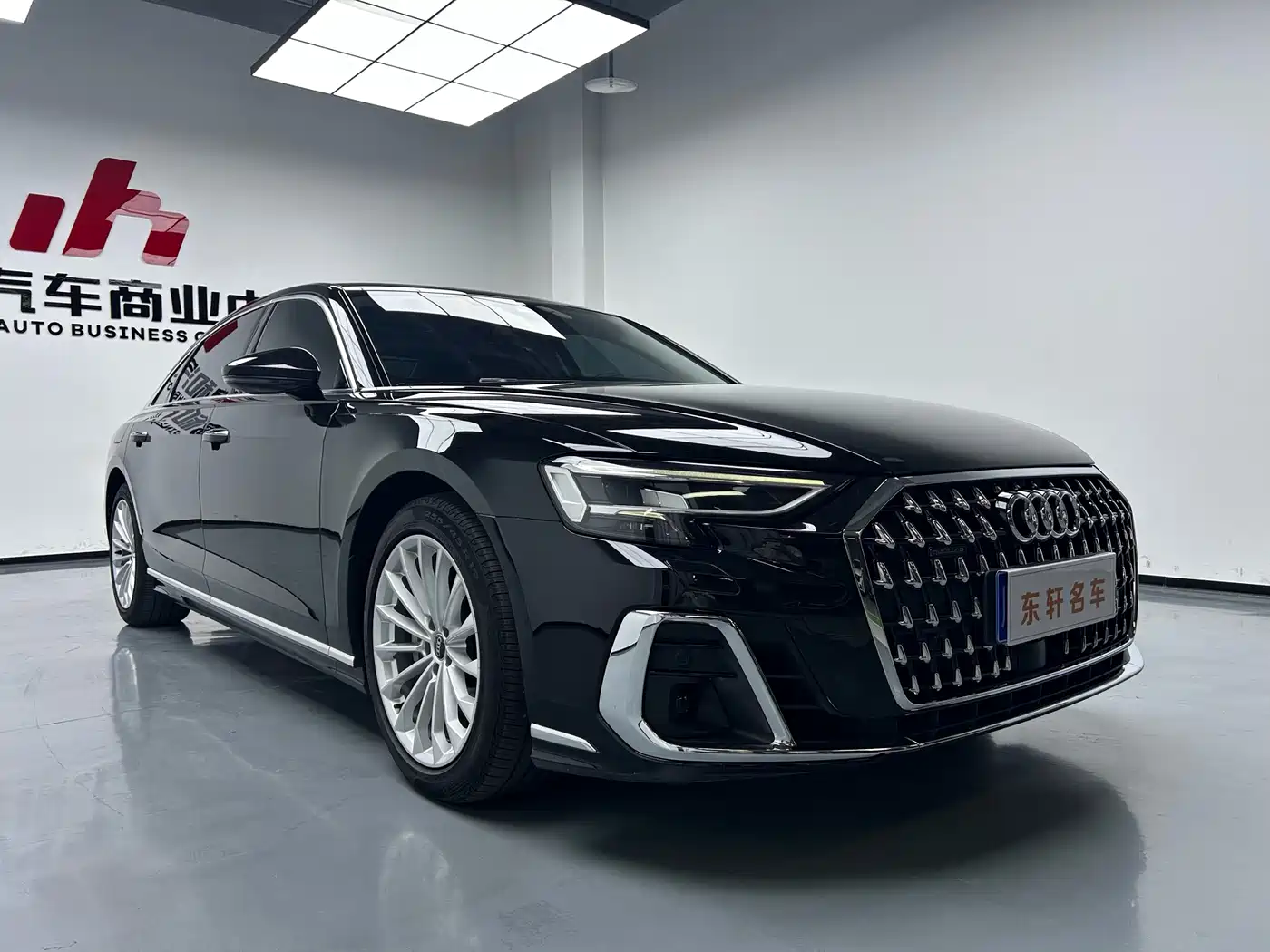 Audi A8 2023 A8L 45 TFSI quattro Luxury фото 3