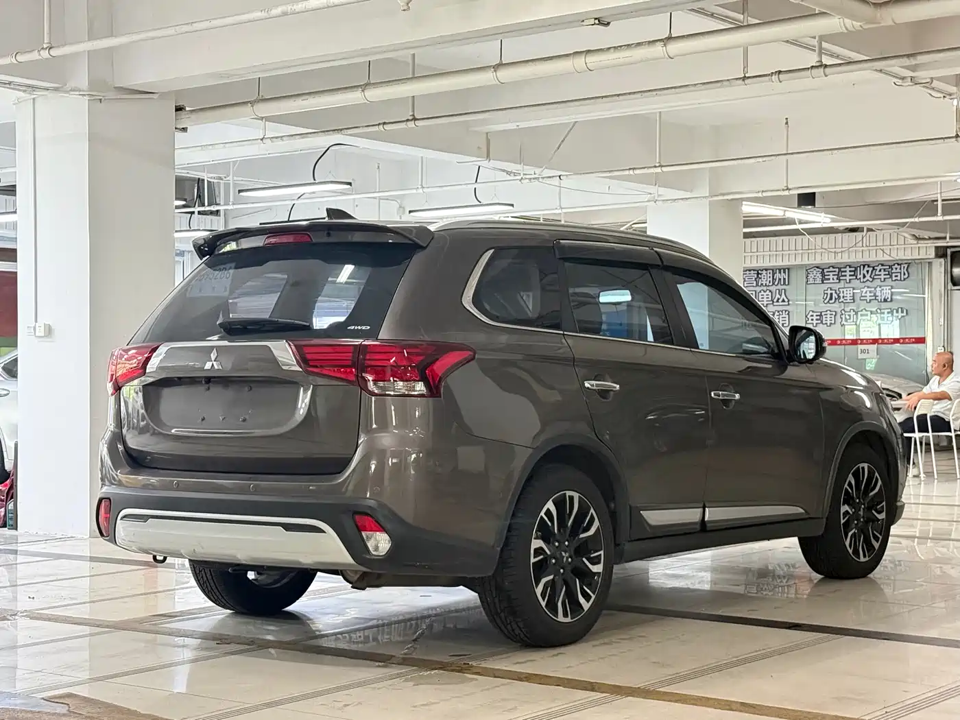 Mitsubishi Outlander 2019 2.4L 4WD Deluxe Edition 7-Seater China VI фото 4