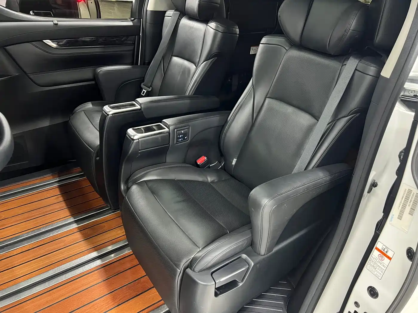 Toyota Vellfire 2021 Crown Hybrid 2.5L HV Luxury Edition фото 11