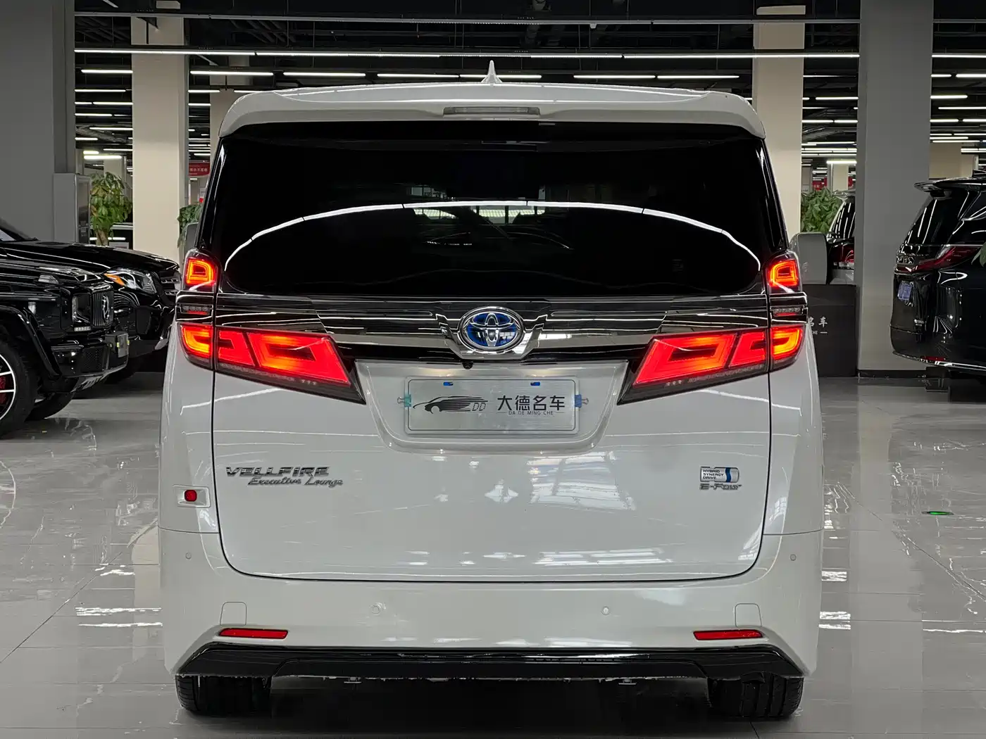 Toyota Vellfire 2021 Crown Hybrid 2.5L HV Luxury Edition фото 5