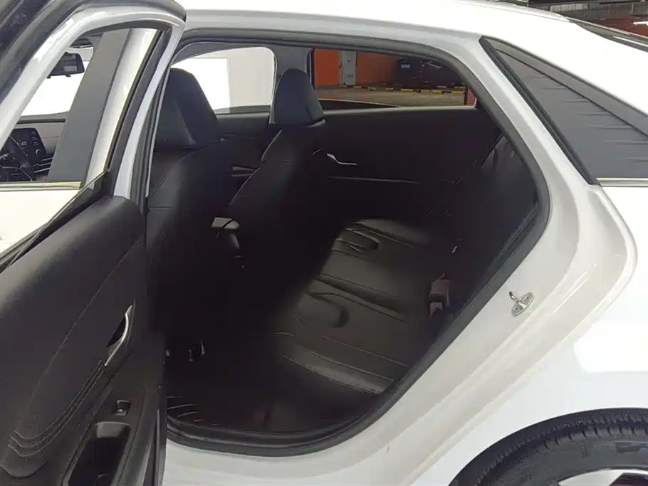 Hyundai Elantra 2021 1.5L CVT GLX Elite Edition фото 11