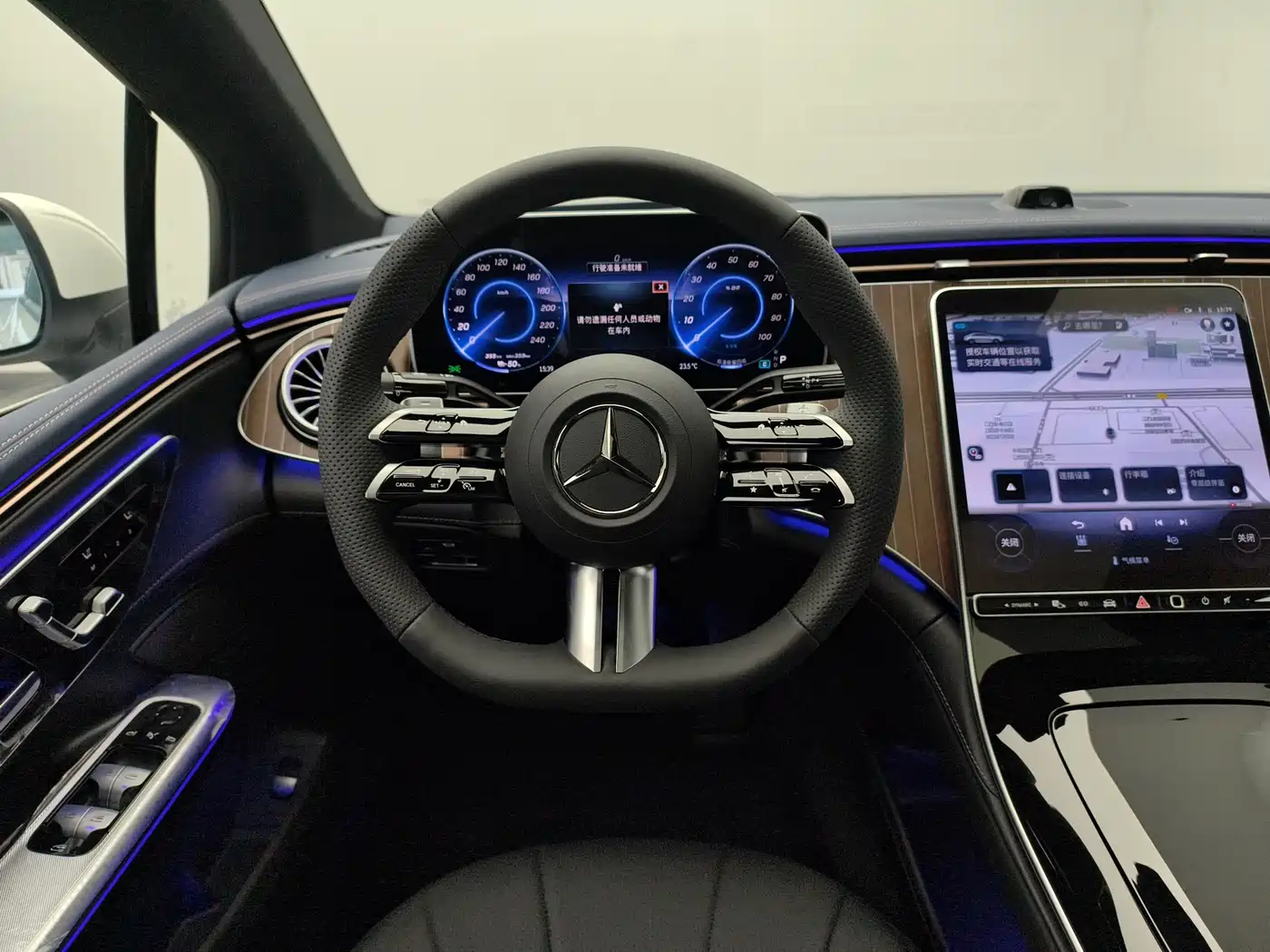 Mercedes-Benz EQE 2025 Model 500 4MATIC Luxury Edition фото 12