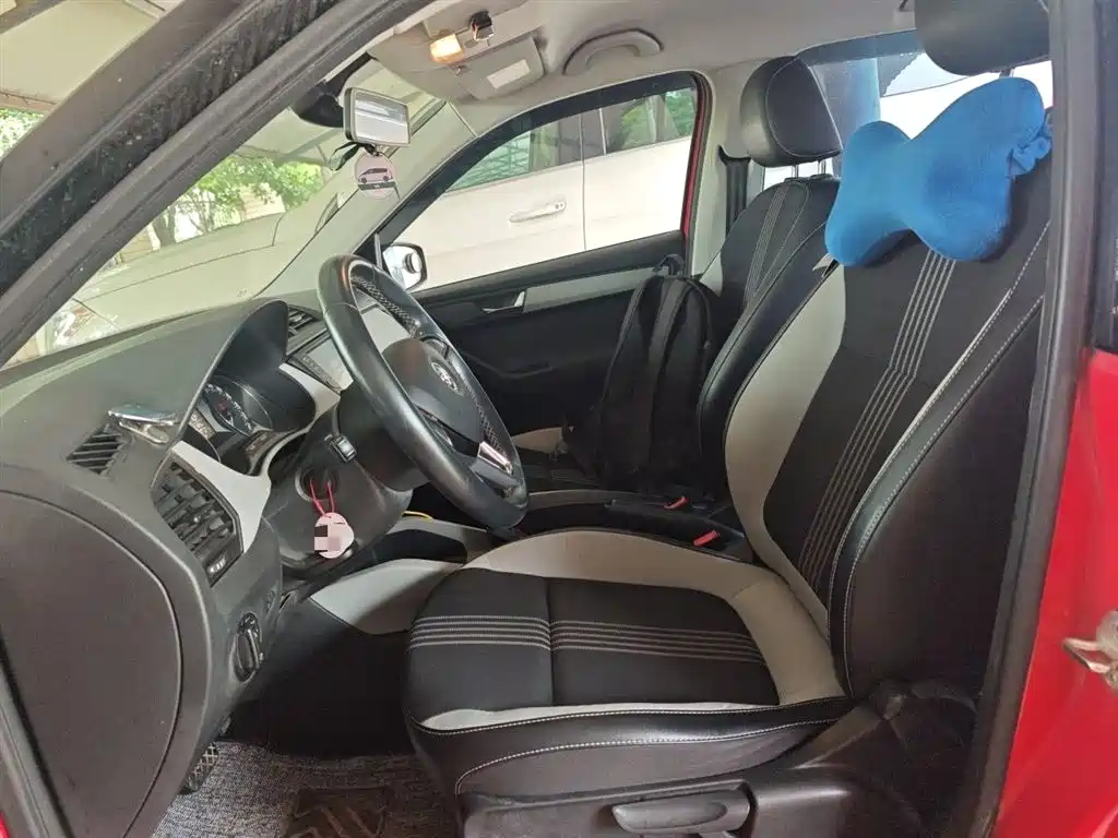 Škoda Fabia 2015 1.6L Automatic Sport фото 8