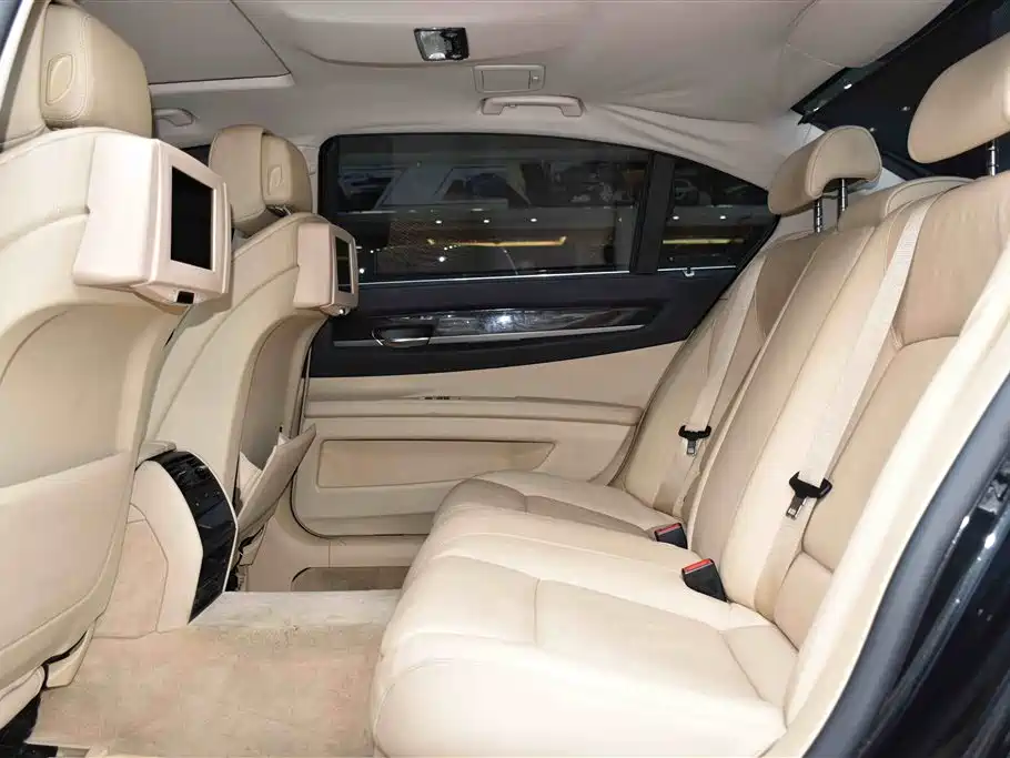 BMW 7 Series 2011 730Li Elegance фото 7