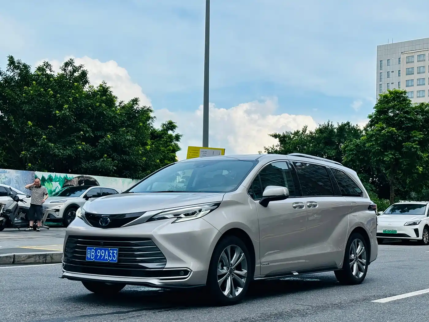 Toyota Sienna 2024 2.5L Hybrid Premium Edition